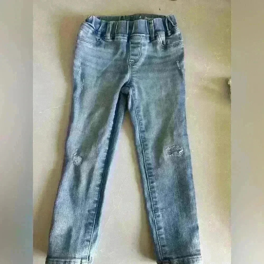 Girls jeggings jeans from GAP.